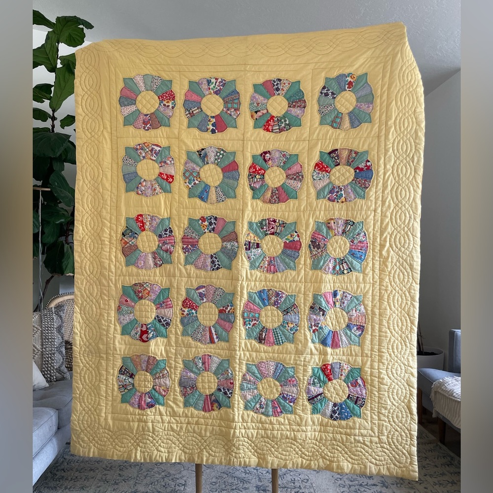 Vintage Dresden Plate Quilt 64x80 Feedsack Floral Pastel Yellow Cottage